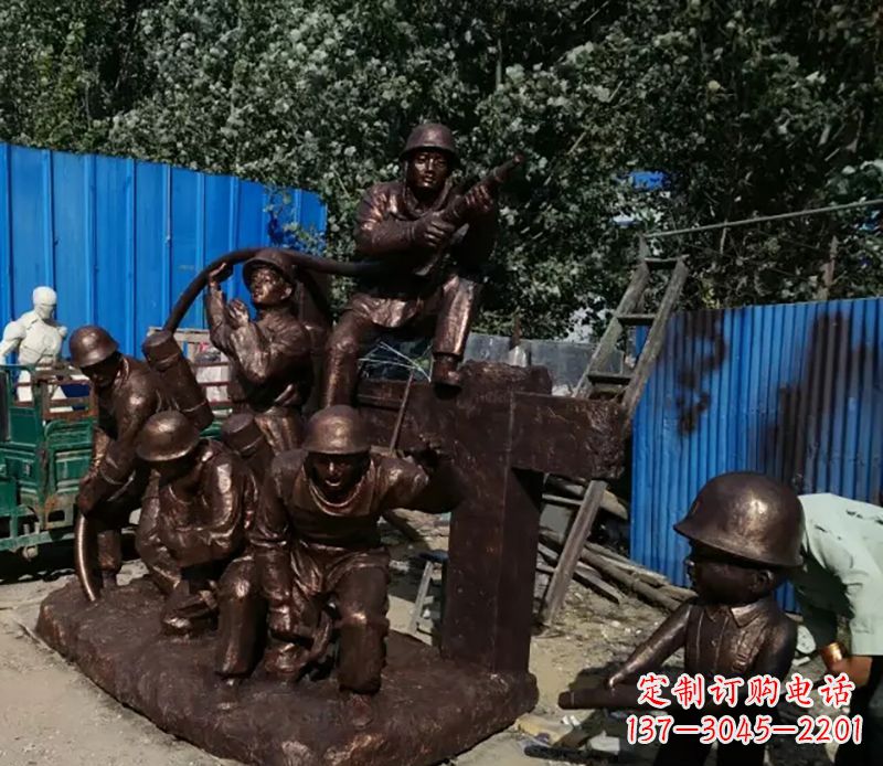 重庆消防员灭火景观雕塑