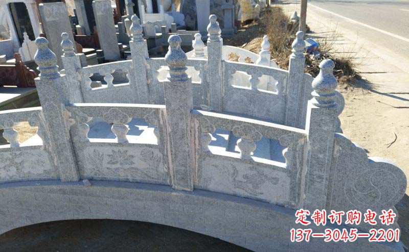 重庆小区公园大理石拱桥