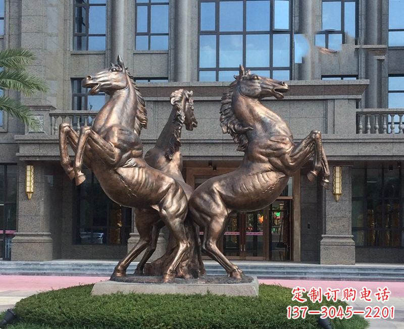 重庆小区立马铜雕