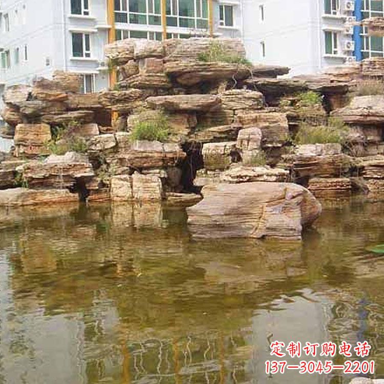 重庆小区庭院假山鱼池