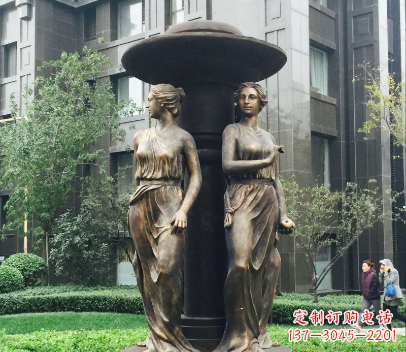 重庆小区西方女人人物铜雕