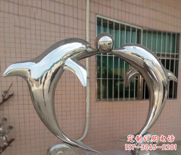 重庆校园不锈钢海豚顶球雕塑