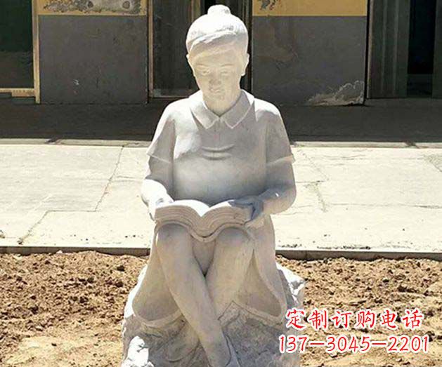 重庆校园看书女孩景观石雕