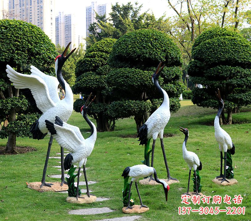 重庆幼儿园卡通丹顶鹤雕塑