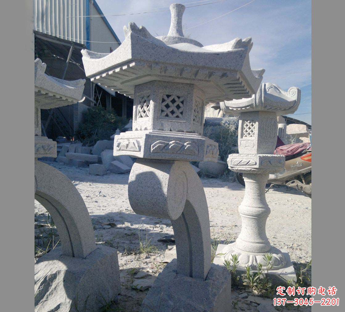 重庆园林景观草坪石灯雕塑
