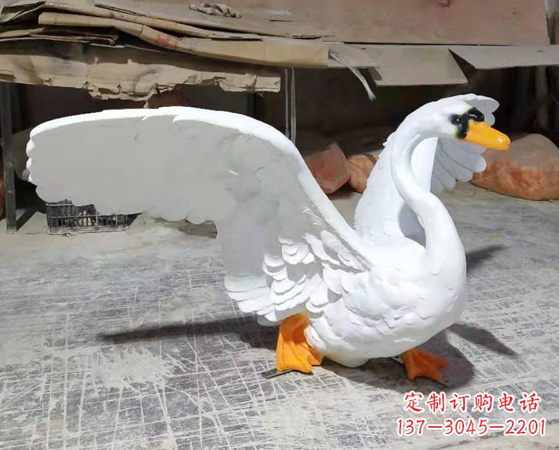 重庆展翅翱翔的仿真白天鹅发光款