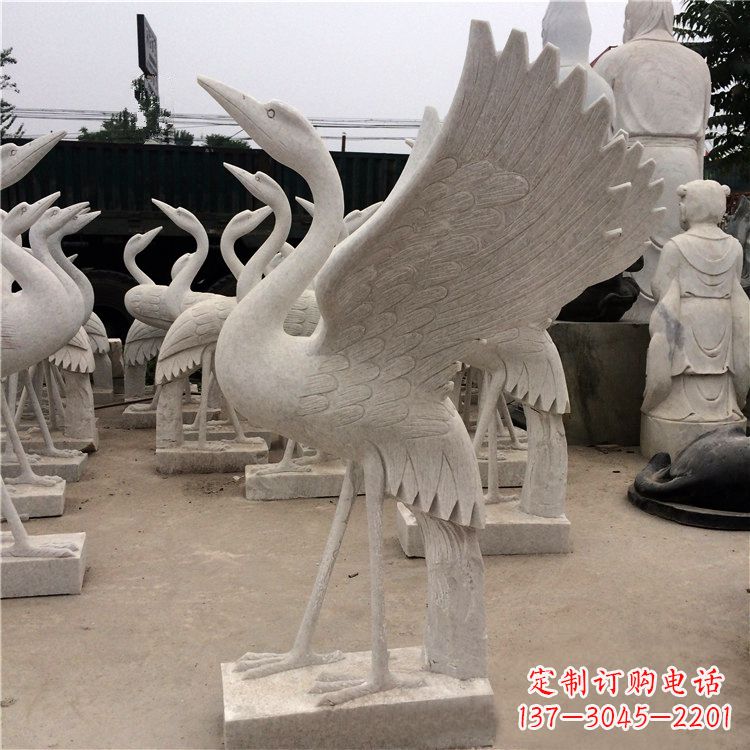 重庆展翅欲飞的仙鹤石雕