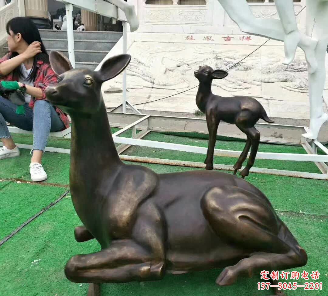 重庆铸铜广场动物鹿雕塑