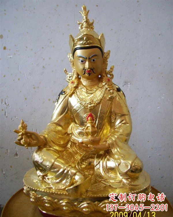 重庆铸铜贴金藏佛莲花生大士雕塑