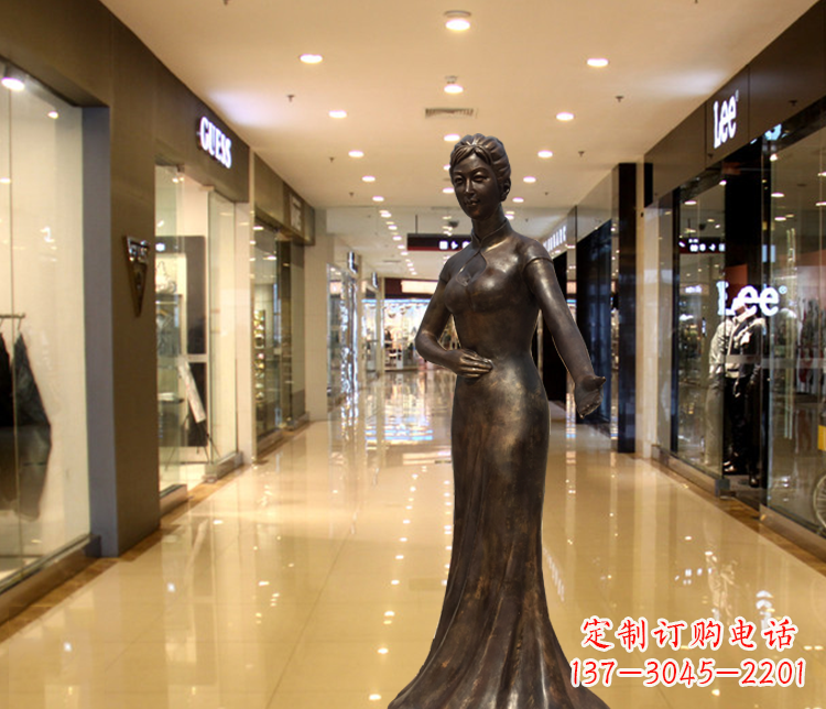 重庆穿旗袍的迎宾女人铜雕