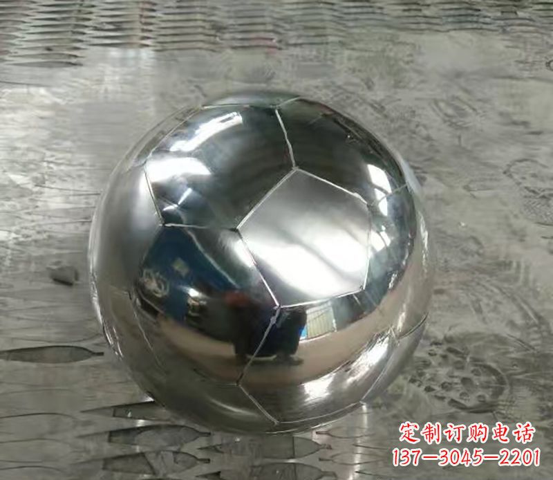 重庆足球不锈钢体育器材雕塑