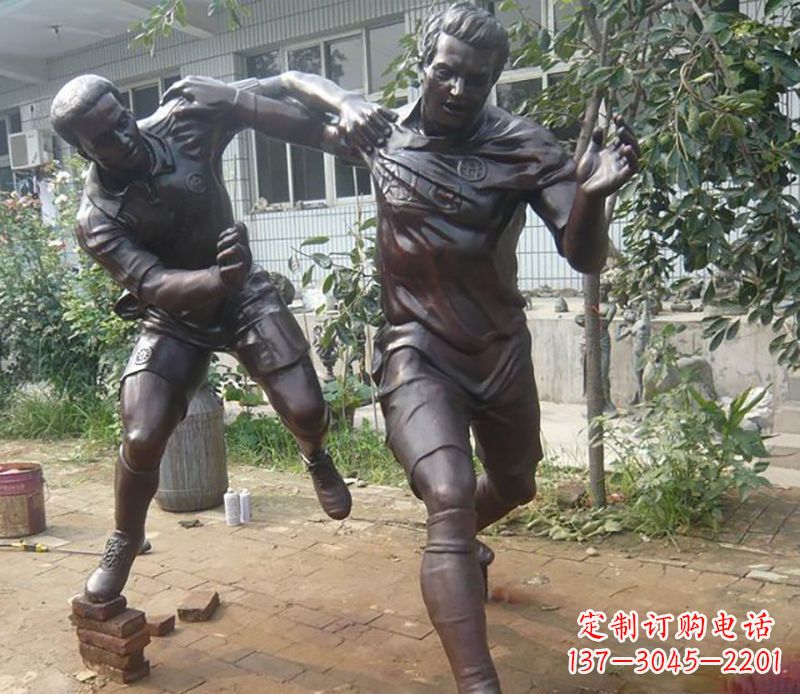 重庆足球运动公园人物铜雕