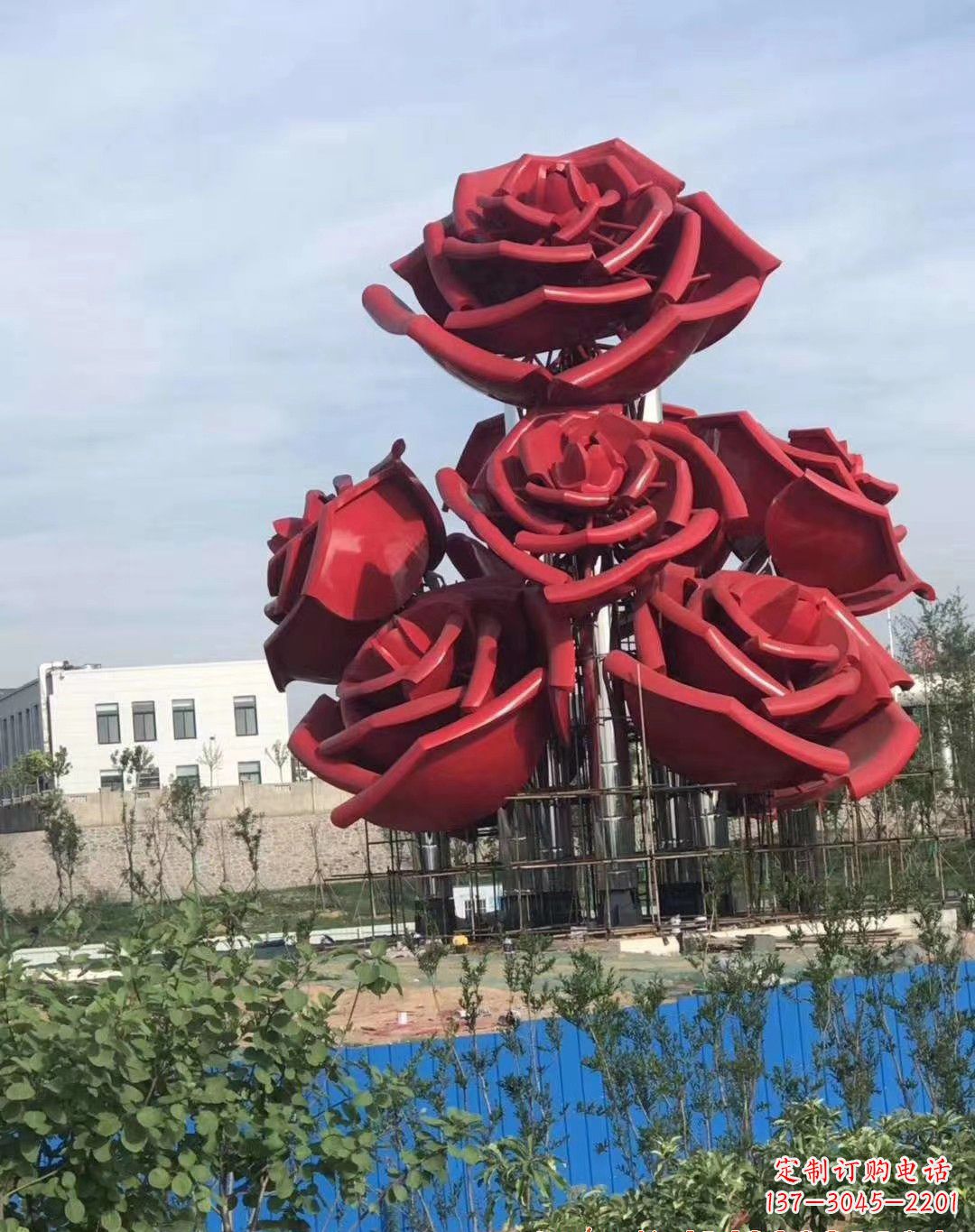 重庆玫瑰花雕塑-广场创意不锈钢红色玫瑰花雕塑